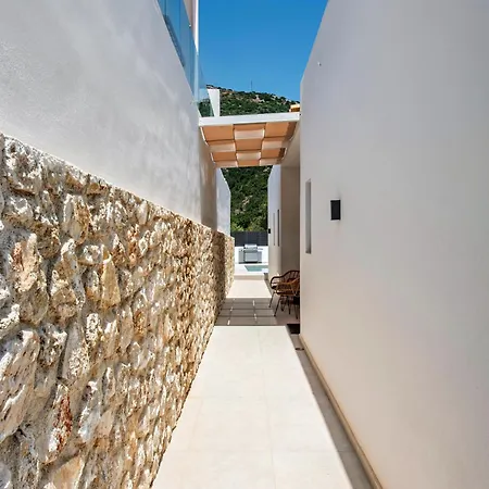 Nissaki Villa *