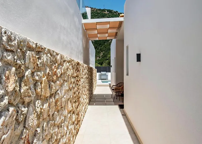 Nissaki Villa *